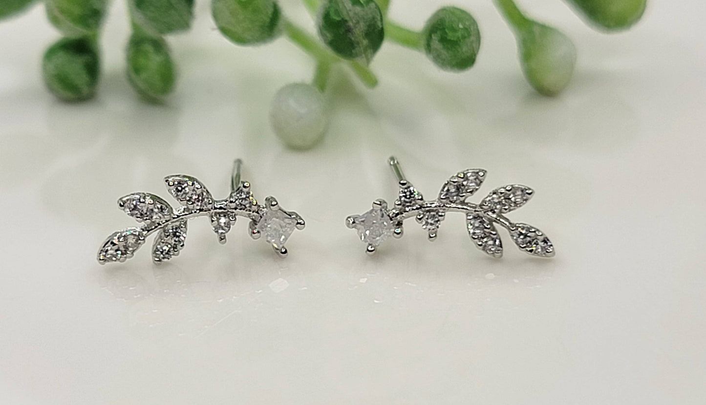 Delicate Flower Leaf Pattern Post Earring