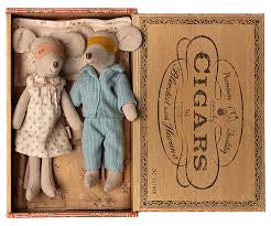 Mum & Dad Mice in Cigarbox