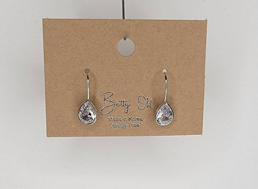 TEARDROP FISH HOOK EARRINGS.