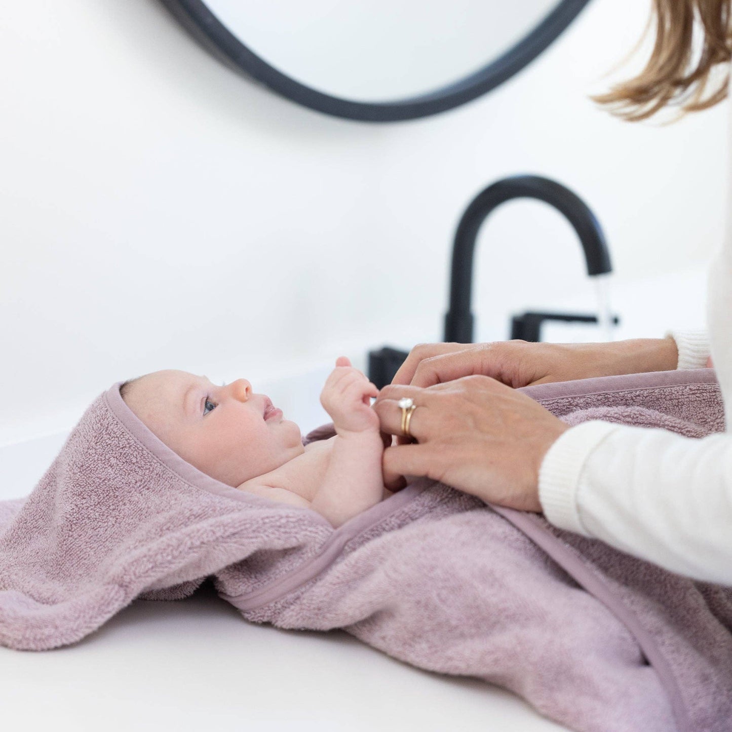 Bella Tunno - Hooded Towel + Wash Mitt Set Orchid