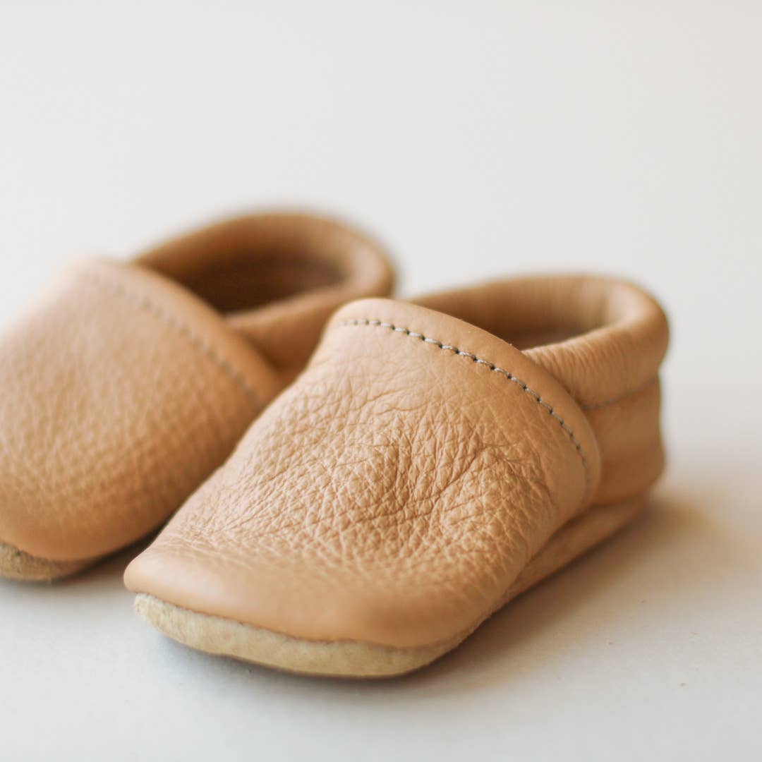 Gender Neutral Baby Shoes in Light Brown | Slip-on Moccs
