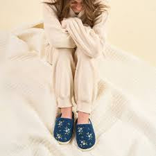 Fuzzy Slippers - Dainty Floral Navy