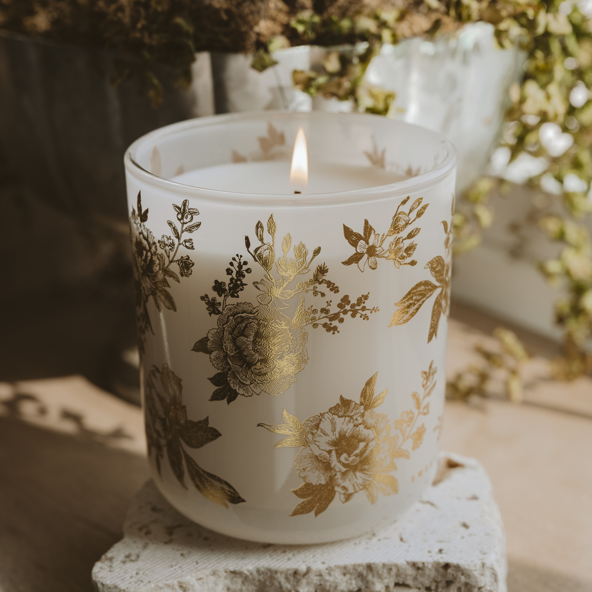 *NEW* Gold Delft 12 oz Soy Candle - Home Decor