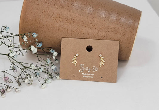 Delicate Flower Leaf Pattern Post Earring