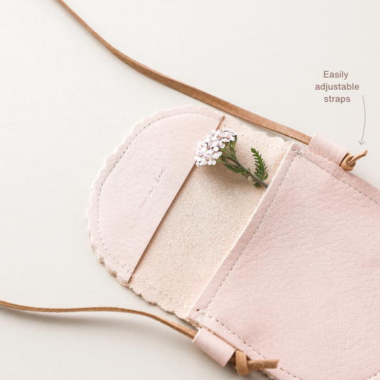 Little Girl Scalloped Leather Purse in Light Pink