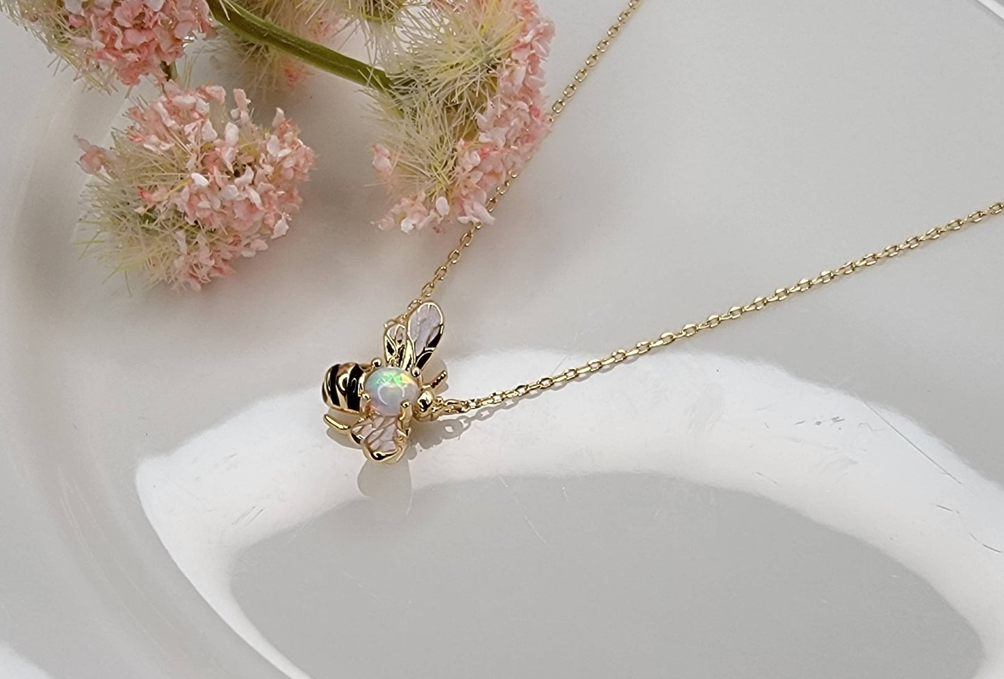 BEE NECKLACE.