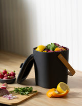 Composter with Charcoal Filter